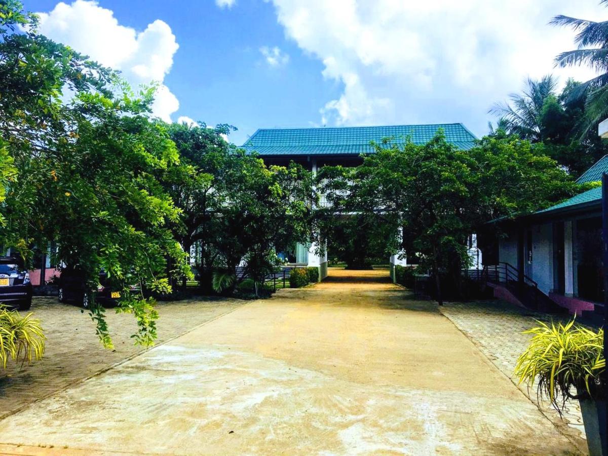 Athkandura Hotel Habarana Esterno foto